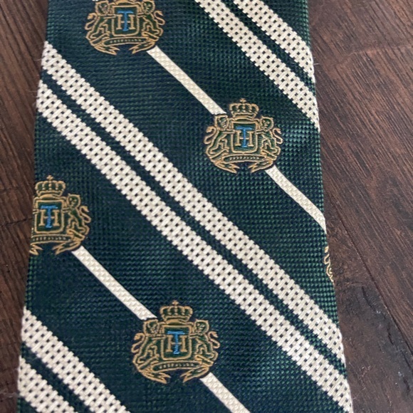 TOMMY HILFIGER Vintage Silk‎ Tie Forest Green Gold Logo Emblem - Picture 2 of 5